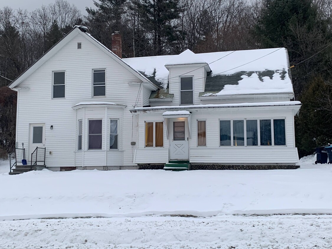 Primary Photo - 330 Charles St