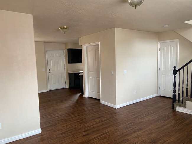 Foto del edificio - Cute 3-BR Townhome Near Costco