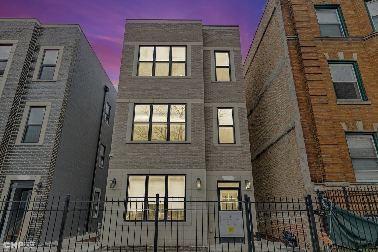 Foto principal - 4022 S Calumet Ave