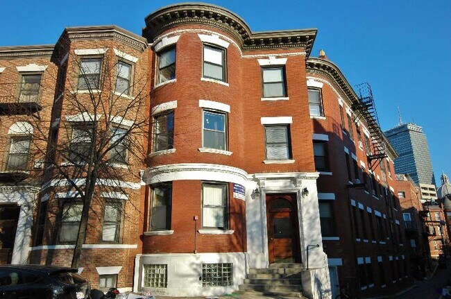 Building Photo - 69 Gainsborough St
