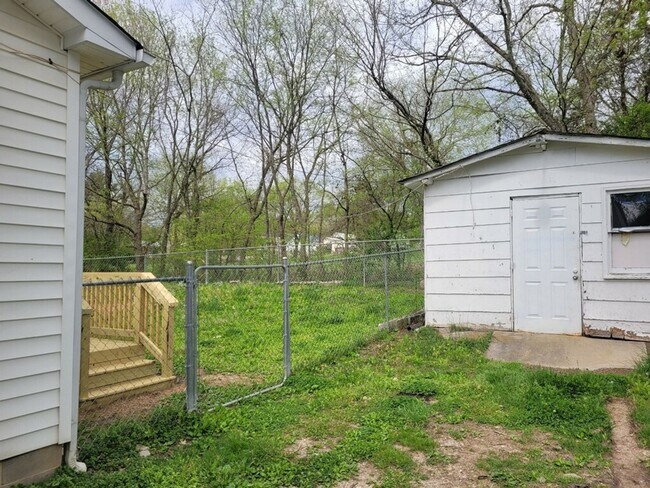 Foto del edificio - 124 Meadowbrook Dr