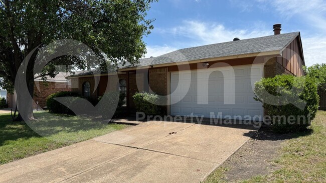 Building Photo - 4805 Woodruff Dr
