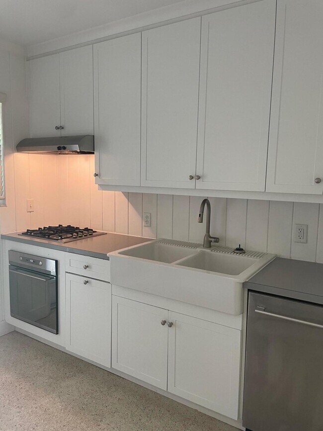 Foto del edificio - 1176 Cabana Rd