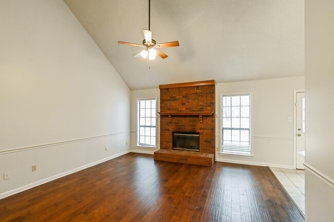 Foto del edificio - 3811 Westridge Dr