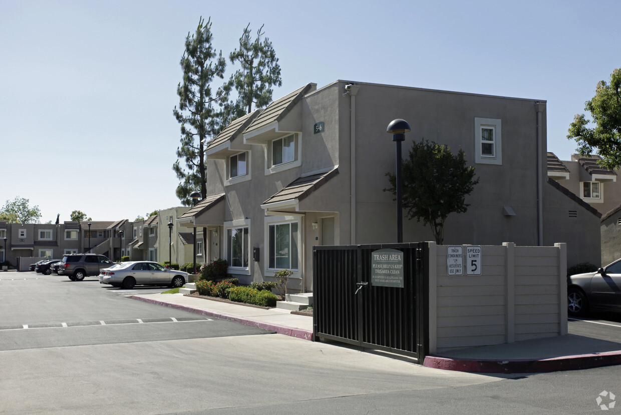 Foto del edificio - Sterling Village Apartments