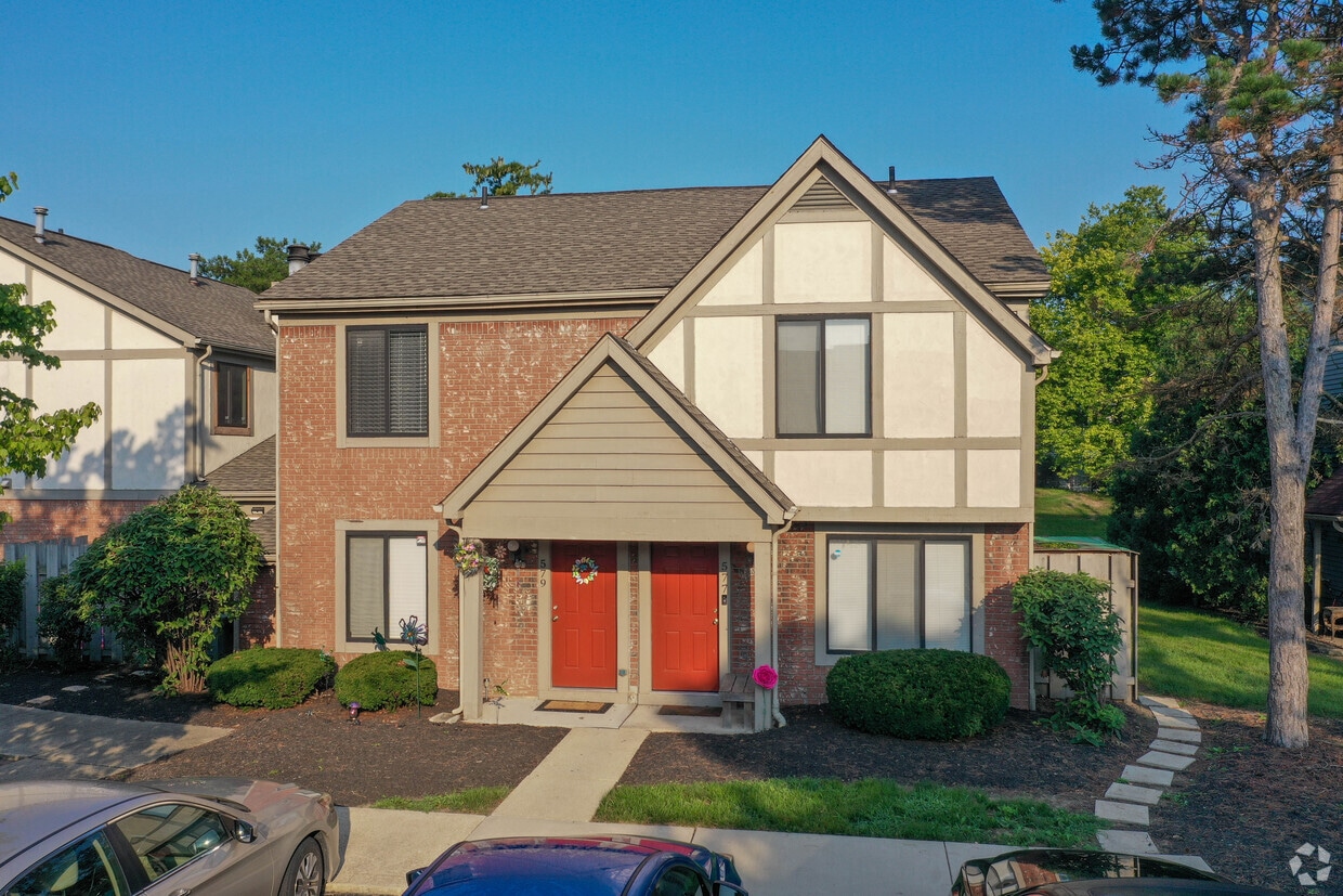 Primary Photo - Danbury Meadows Apartments