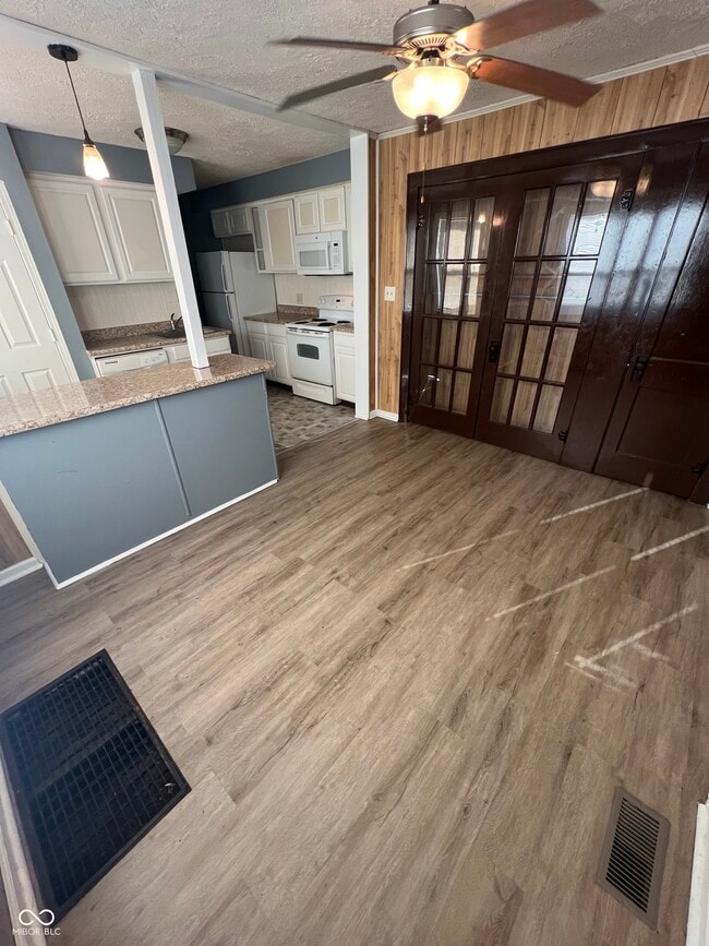 Foto del edificio - 918 N Kealing Ave