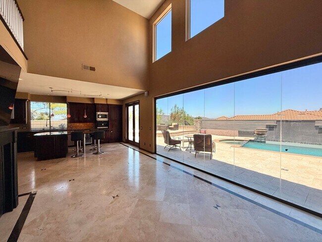Foto del edificio - Luxurious Tuscan Style Villa in San Diego - Entertainers Dream!