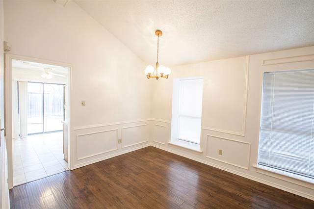 Building Photo - 2025 Lorient Dr