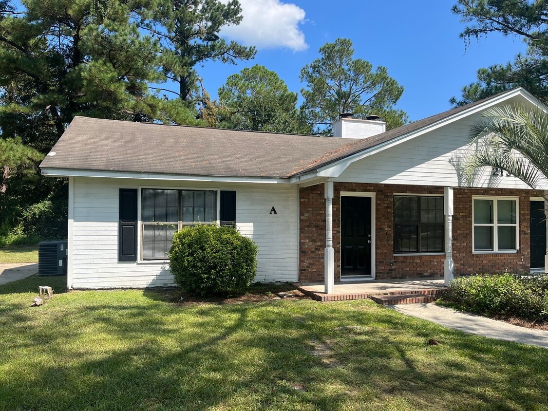 Primary Photo - 2BD/1B Duplex