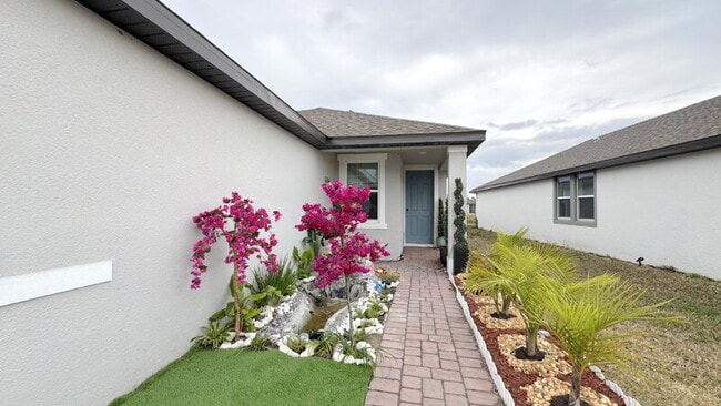 Building Photo - 213 Links Ter Blvd