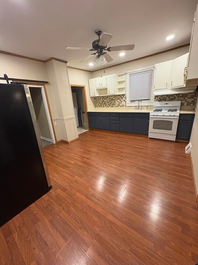 Building Photo - 329 E Marquette St