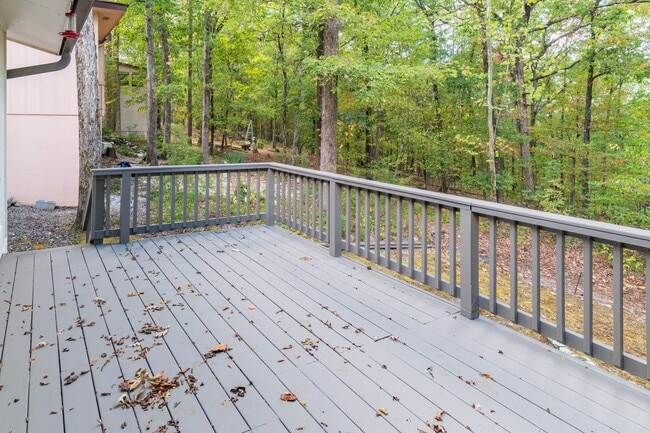 Building Photo - 2 Bedroom, 2 Bath Home on a wooded lot in ...