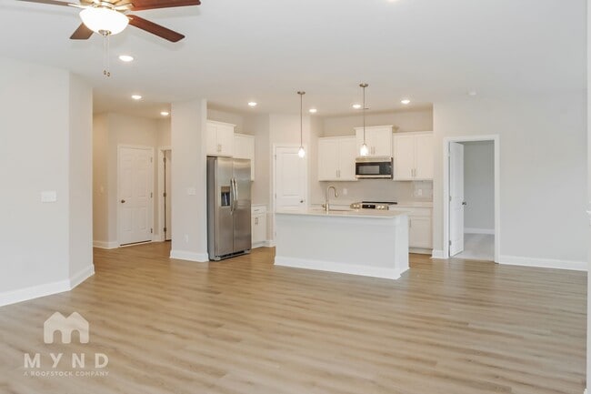 Building Photo - 219 Pine Is Ave