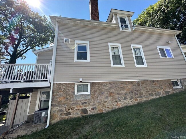 Building Photo - 29 Oakwood Ave