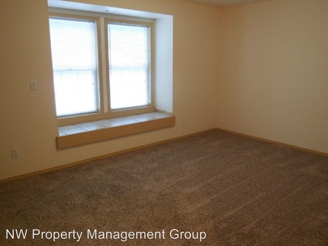 Building Photo - 8113 S Lake Ketchum Rd