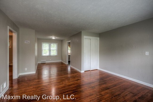 Foto del edificio - 4825 Ames Ave
