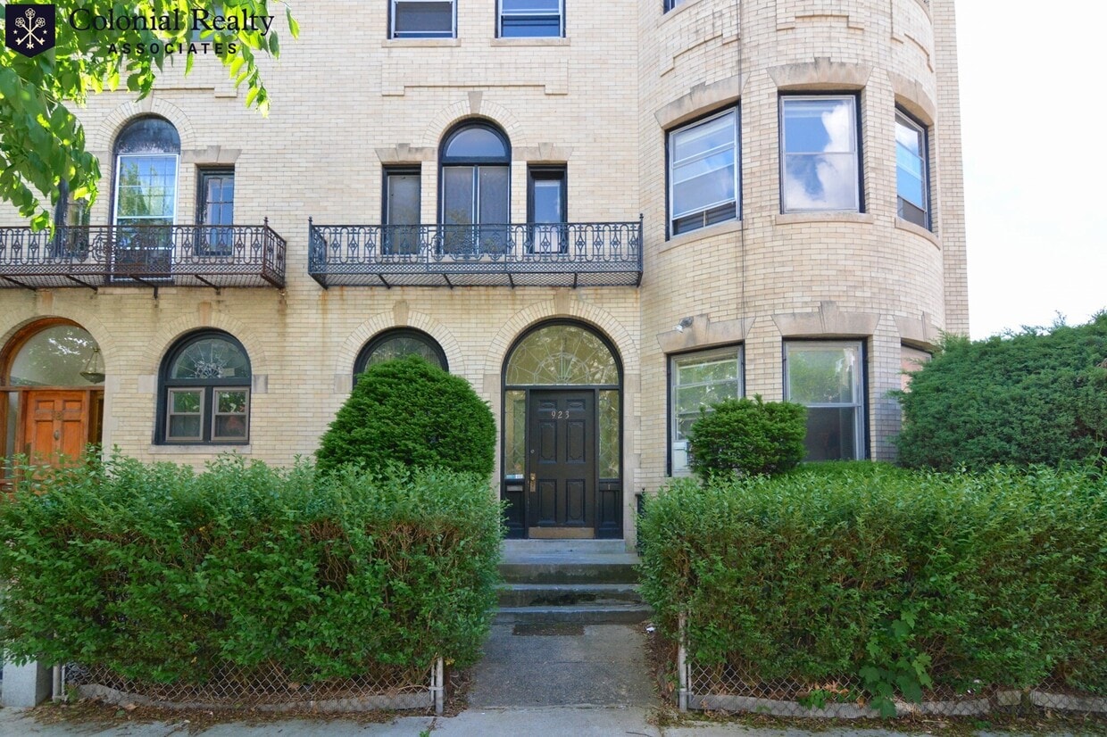 Photo - 923 Beacon St