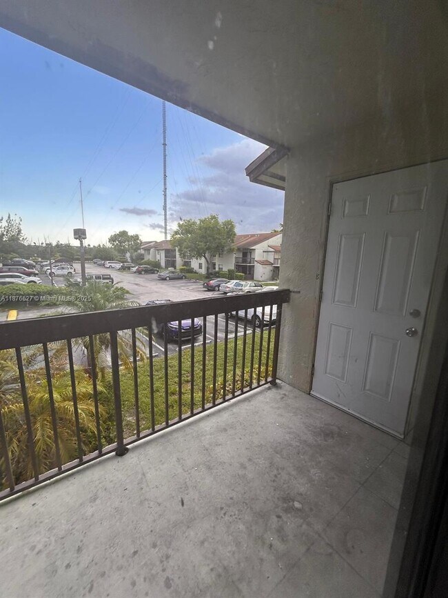 Foto del edificio - 425 NW 210th St