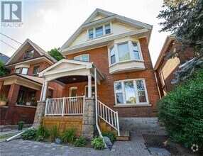 Building Photo - 102 Gladstone Ave