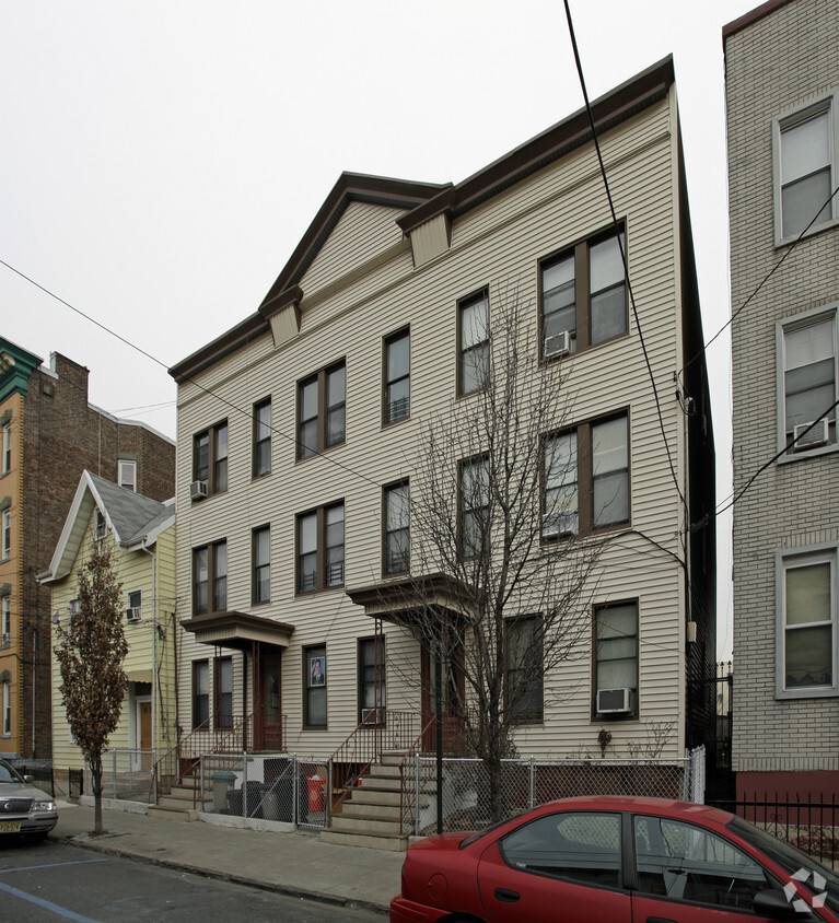 Building Photo - 520-522 28th St