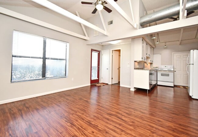 Photo - 2 Bedroom, 1 Bath -  Colonial Town House