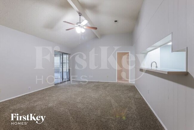 Foto del edificio - 6114 Knotty Post Ln
