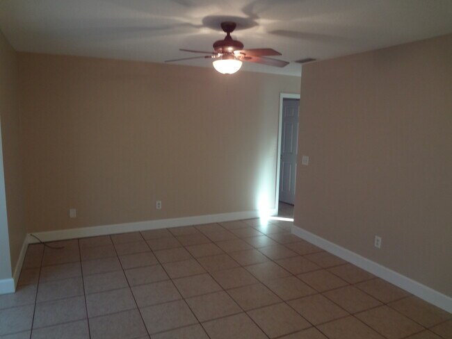 Foto del edificio - 3 bedroom home located on a Cul-De-Sac
