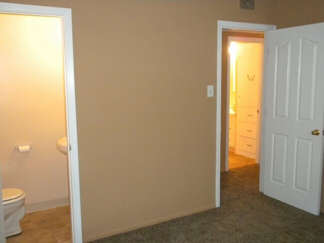 Building Photo - 3-Bed 1.5-Bath Home in Hoffman Heights