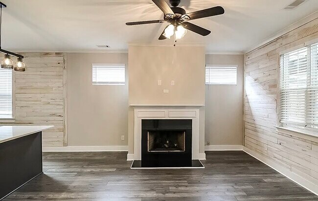 Foto del edificio - 98 Mission Oak Dr SE