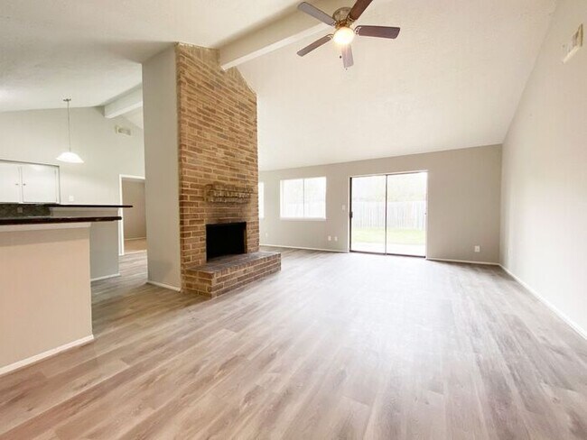 Building Photo - 2202 Snowdrop Lane