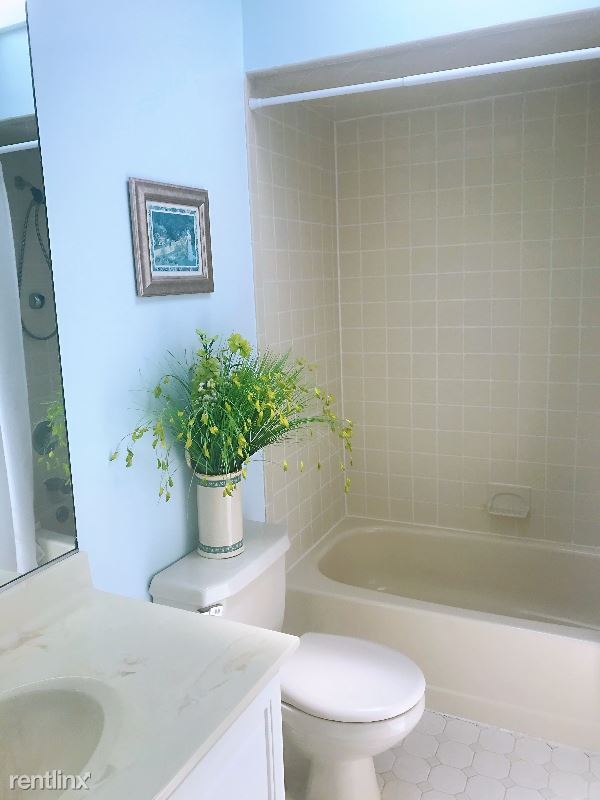 Building Photo - 2903 Stonehedge Rd