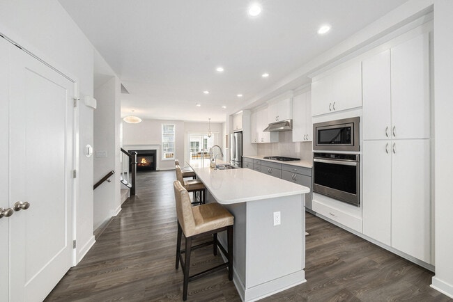 Building Photo - 2891 Rayfield Ave