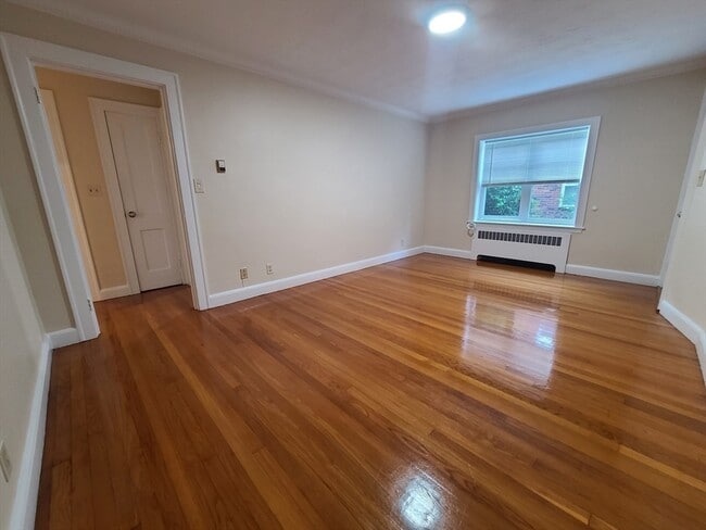 Building Photo - 445 Newport Ave