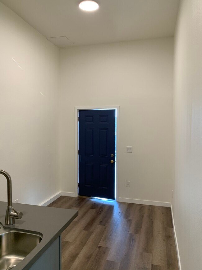 Foto del edificio - 3755 Locke Ave