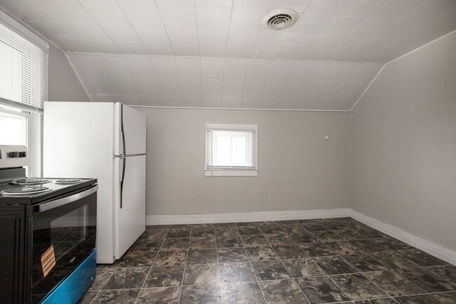 Building Photo - 3295 W 46th St