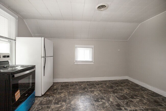 Foto del edificio - 3295 W 46th St