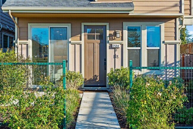 Building Photo - 2 bed 2.5 bath + Bonus room Newer Construc...