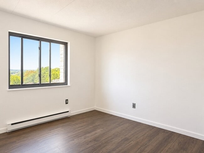 Building Photo - 308 Quarry St