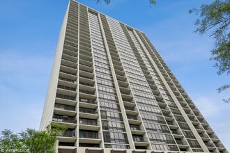 Building Photo - 1636 N Wells St