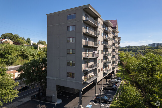 Building Photo - Bridge Five Condominiums