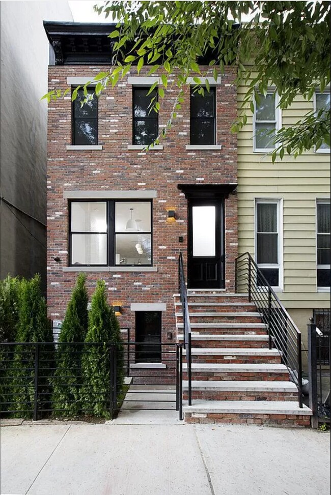 Building Photo - 331 Quincy St