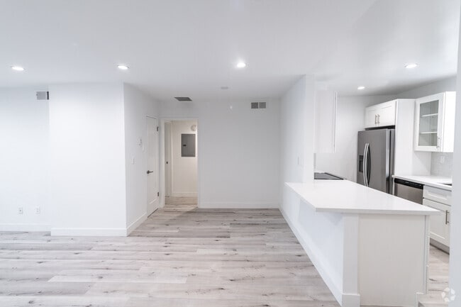 Living Room Space - 605 San Vicente Blvd