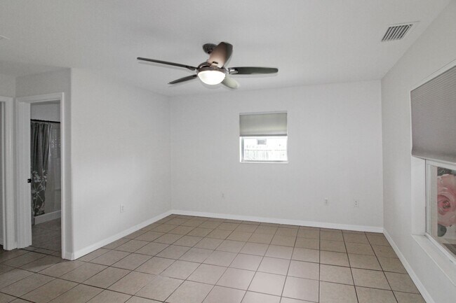 Building Photo - South Venice Annual Home for Rent