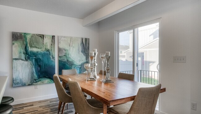 Comedor - 571 W 1520 S