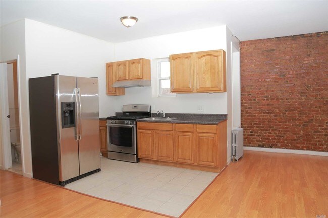 Building Photo - 614 Wilson Ave