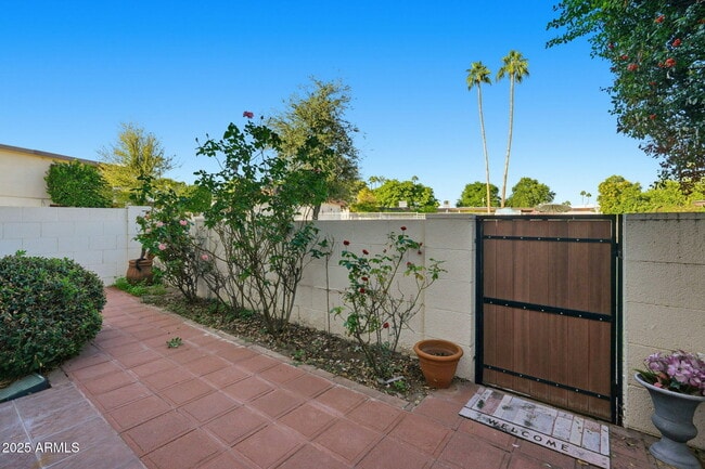 Building Photo - 7708 E Sandalwood Dr