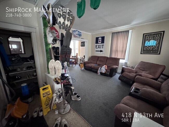 Foto del edificio - 418 N 13th Ave E