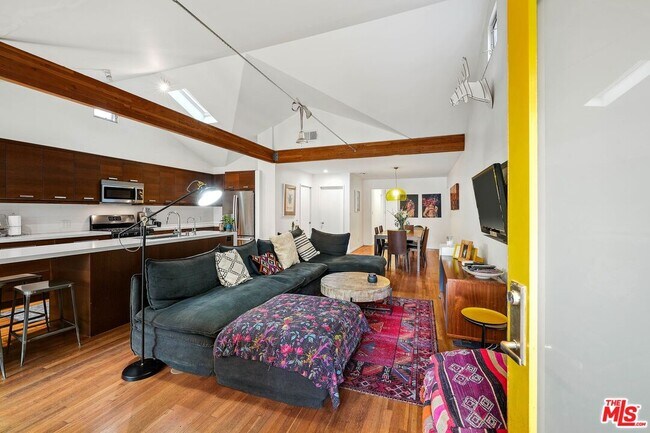 Foto del edificio - 1021 Pleasant View Ave