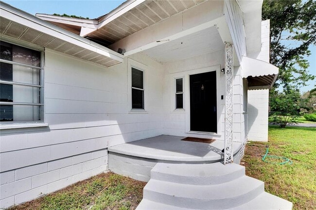 Building Photo - 11718 N Ola Ave